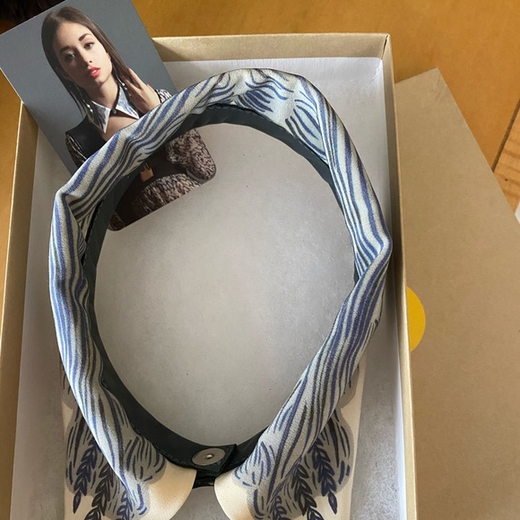 Jen Storey Silk Collar - Picture 3 of 7